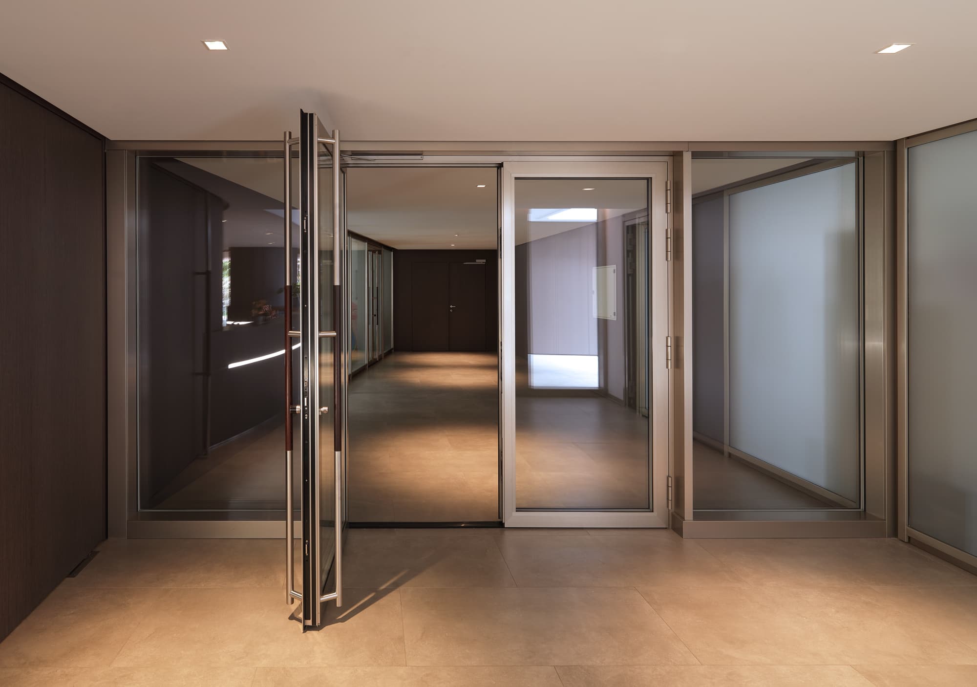 Complesso residenziale AlseriO 10, Milano, sistemi per porte in alluminio Schüco
