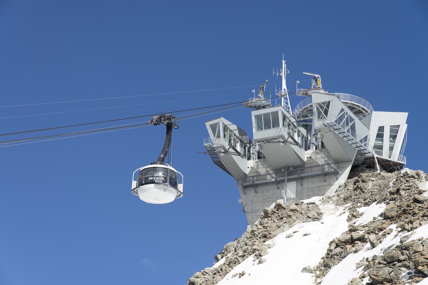 La funivia panoramica che porta in vetta in 20 minuti