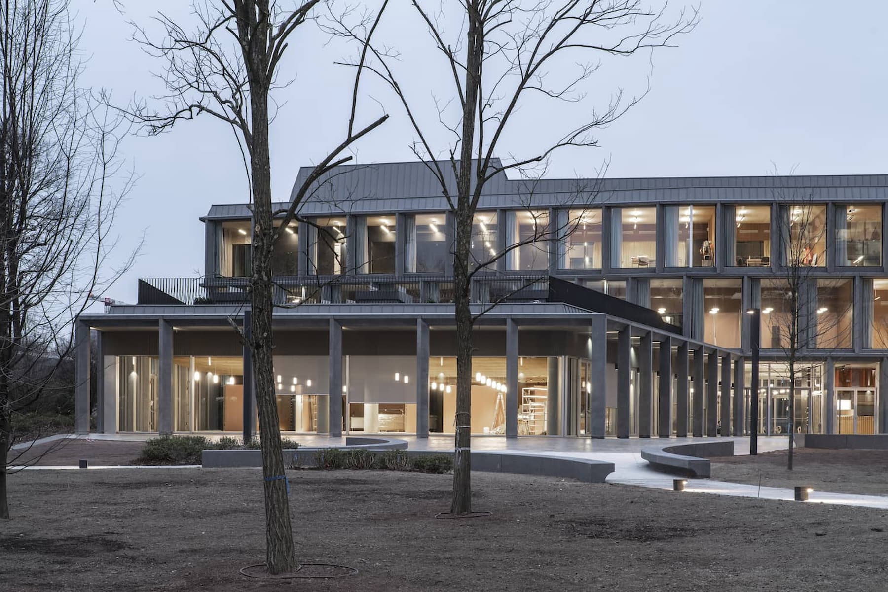 Finestre e infissi minimal: eleganza, luminosità e benessere 6 Pirelli Learning Center - facciata
